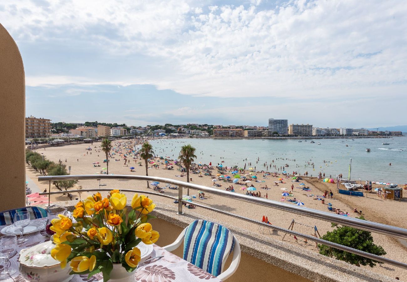 Apartment in L'Escala - Apartment Passeig del Mar 