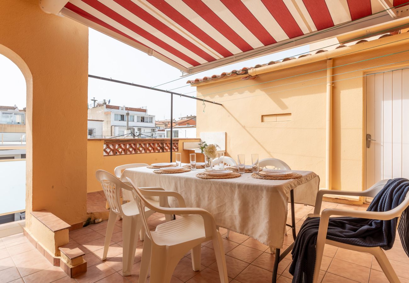 Apartment in L'Escala - Apartamento Tramuntana