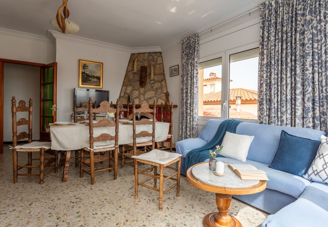 Apartment in L'Escala - Apartamento Tramuntana